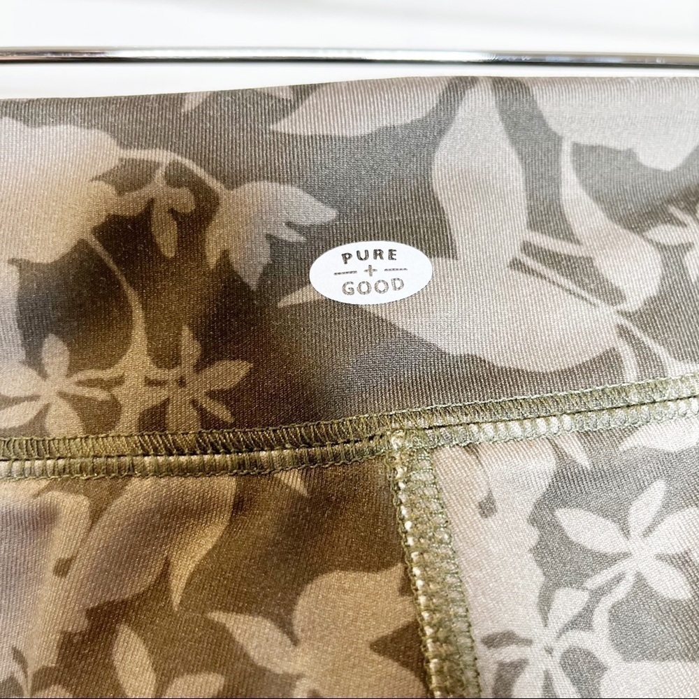 Pure + Good | Green Blue Floral Crop Leggings - Picture 4 of 7